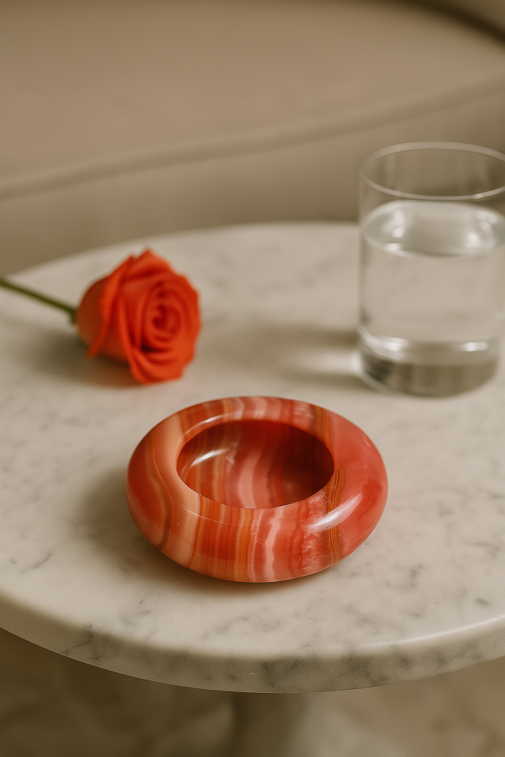 طفاية من الرخام الطبيعى احمر